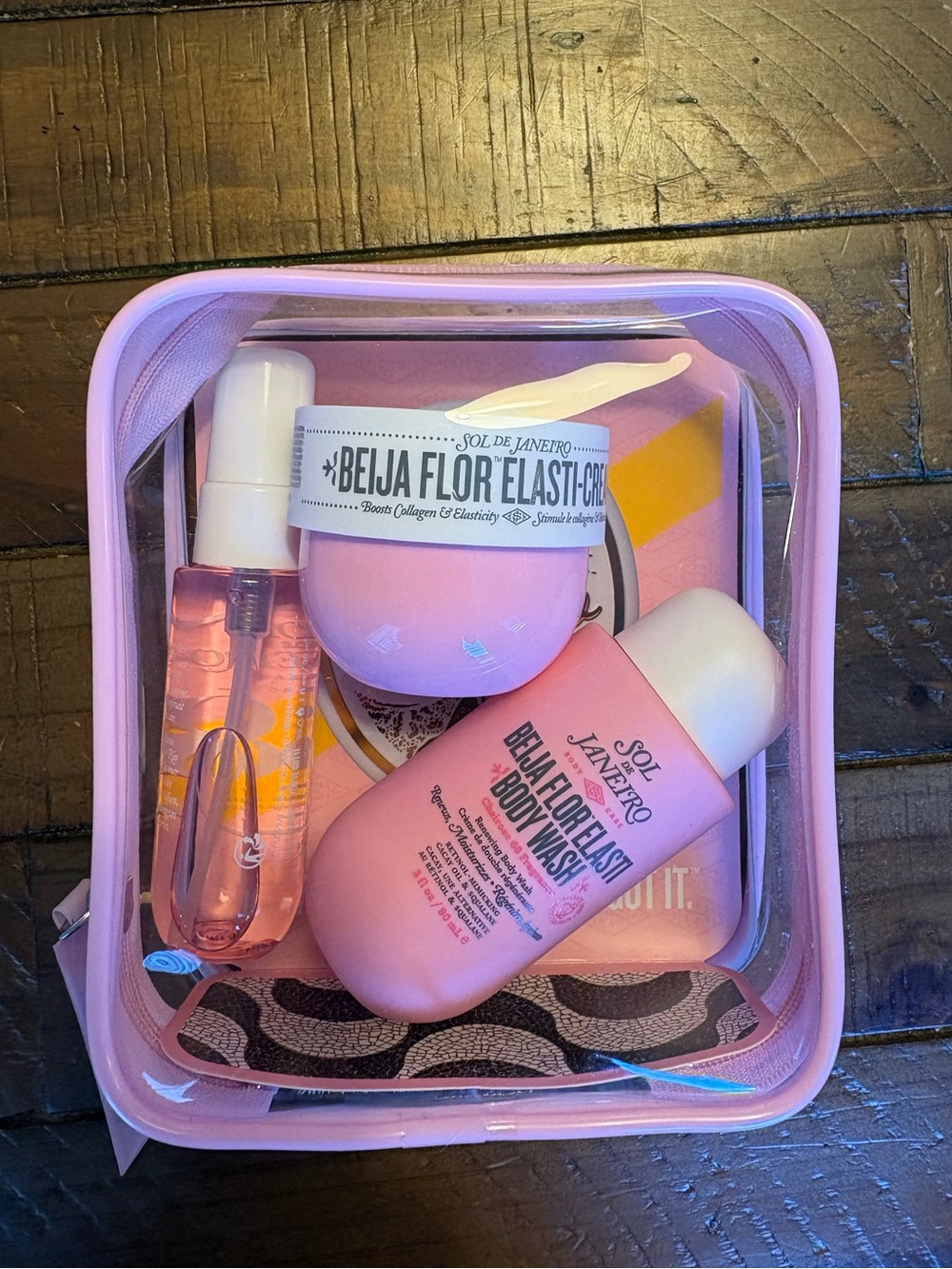 Sol de Janeiro Pink Beija Flor Elastic-Creme & Body Wash Travel Kit